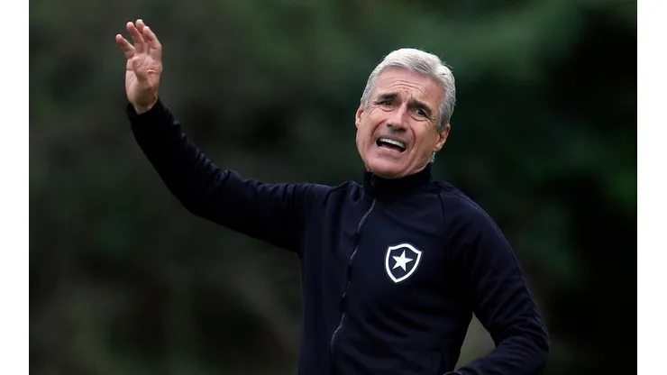 Luís Castro fala sobre situação do Botafogo após entrar no Z4 (Foto: Vitor Silva/Botafogo)