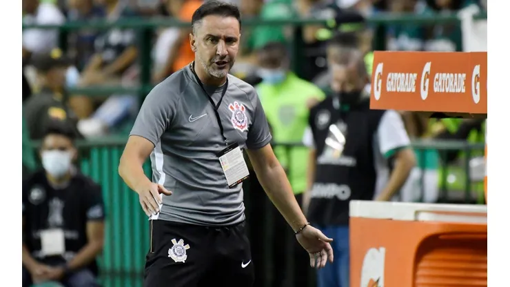 Vítor Pereira não deseja utilizar Léo Natel no Corinthians