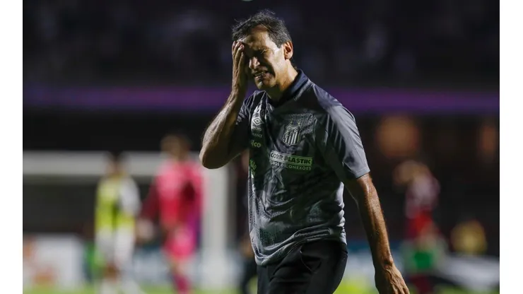 Bustos se irrita e se mostra desgastado com arbitragem brasileira (Foto: Ricardo Moreira/Getty Images)