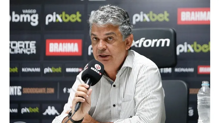 Carlos Brazil falou sobre busca pelo novo treinador (Foto: Rafael Ribeiro / Vasco)