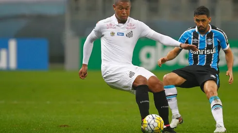 Gremio v Santos - Brasileirao Series A 2015