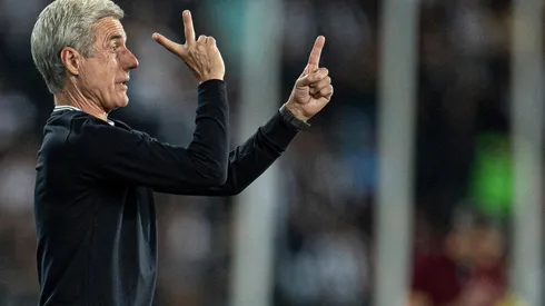 Treinador do Botafogo se mostra insatisfeito com a qualidade da última ação ofensiva do Botafogo (Foto: Jorge Rodrigues/AGIF)