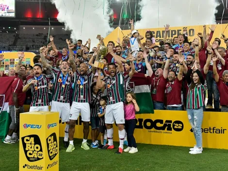 Jogadores do Fluminense recebem prêmios por campanha no Cariocão 2022