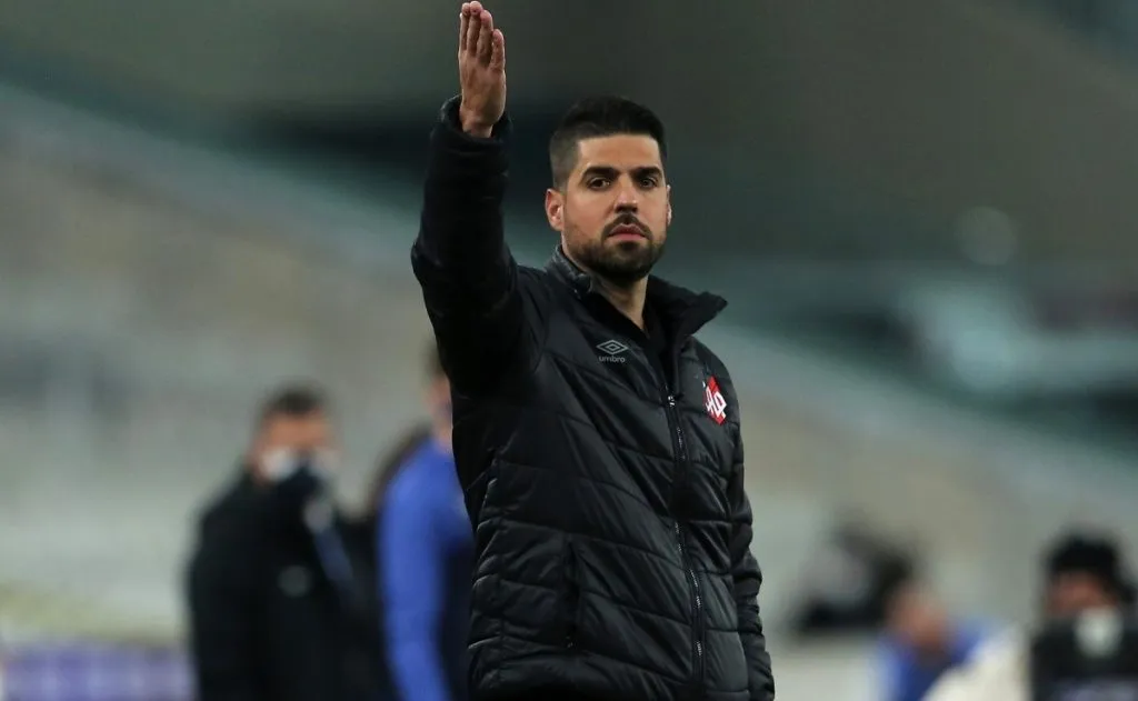 António Oliveira em Athletico Paranaense v America de Cali – Copa CONMEBOL Sudamericana 2021. Foto: Getty Images