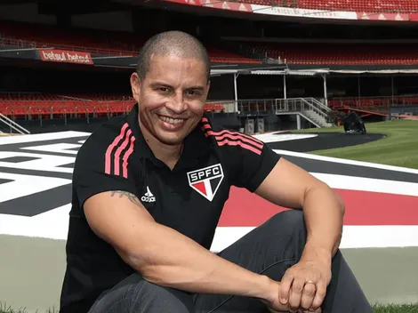 Alex, ex-meia, pode assumir o comando de clube europeu na próxima temporada