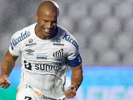 Santos pode vender Carlos Sánchez na próxima janela de transferências