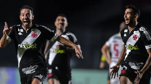 Nenê marcou os dois gols da vitória do Vasco sobre o Brusque (Foto: Thiago Ribeiro/AGIF)