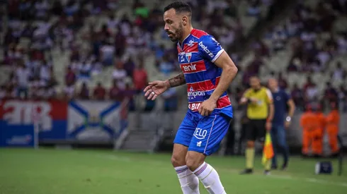 Moisés teve atitude elogiada pelo Fluminense após duelo contra o Fortaleza (Foto: Lucas Emanuel/AGIF)