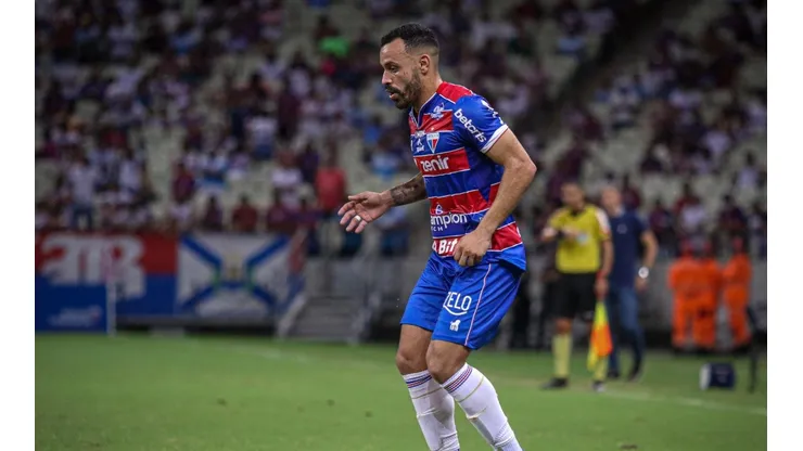 Moisés teve atitude elogiada pelo Fluminense após duelo contra o Fortaleza (Foto: Lucas Emanuel/AGIF)