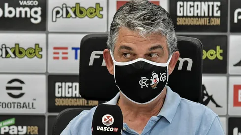 Carlos Brazil fala sobre negociações para renovação de contrato do volante Andrey Santos (Foto: Thiago Ribeiro/AGIF)