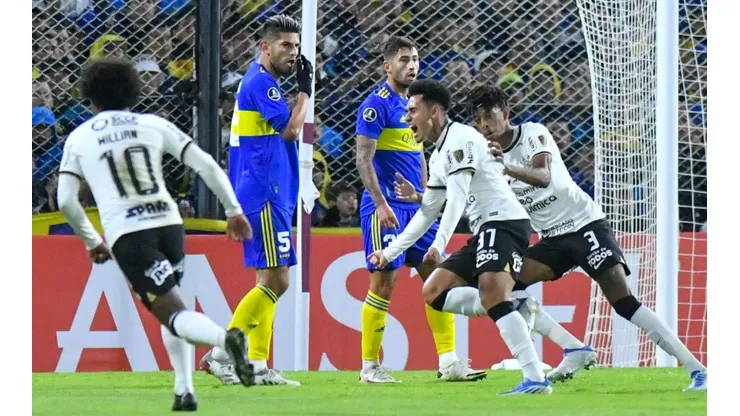 Du Queiroz marcou seu primeiro gol como profissional no duelo contra o Boca Juniors, na Bombonera (Foto: Fotobairesarg/AGIF)