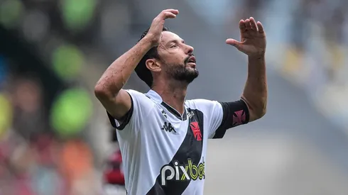 Nenê é um dos desfalques do Vasco para o duelo contra o Guarani (Foto: Thiago Ribeiro/AGIF)