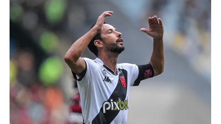 Nenê é um dos desfalques do Vasco para o duelo contra o Guarani (Foto: Thiago Ribeiro/AGIF)