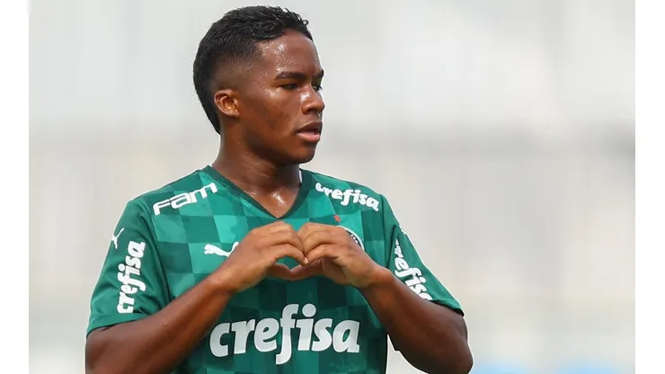Endrick comemora gol pelo Palmeiras na Copinha (Foto: Marcello Zambrana/AGIF)