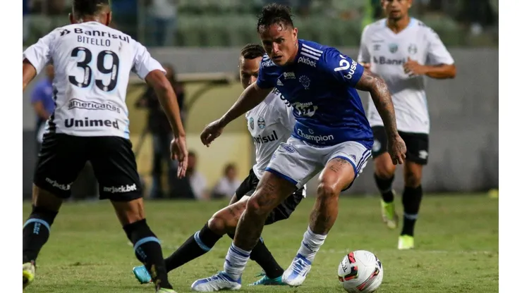 Edu ajudou a colocar o Cruzeiro nas oitavas da Copa do Brasil (Foto: Fernando Moreno/AGIF)