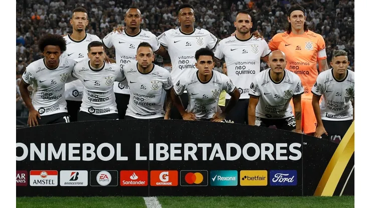 Jogadores do Corinthians antes de partida contra o Boca (Foto: Getty Images)