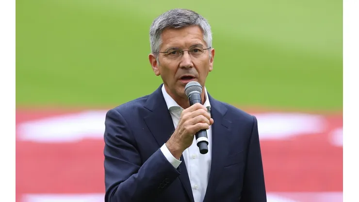Herbert Hainer falou sobre situação de Robert Lewandowski (Foto: Alexander Hassenstein/Getty Images)