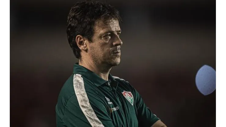 Diniz comentou sobre opção por atletas no meio na partida contra o Vila Nova (Foto: Heber Gomes/AGIF)