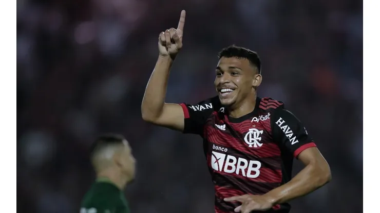 Victor Hugo marca seu primeiro gol pelo profissional no dia em que completa 18 anos (Foto: AGIF/AGIF)