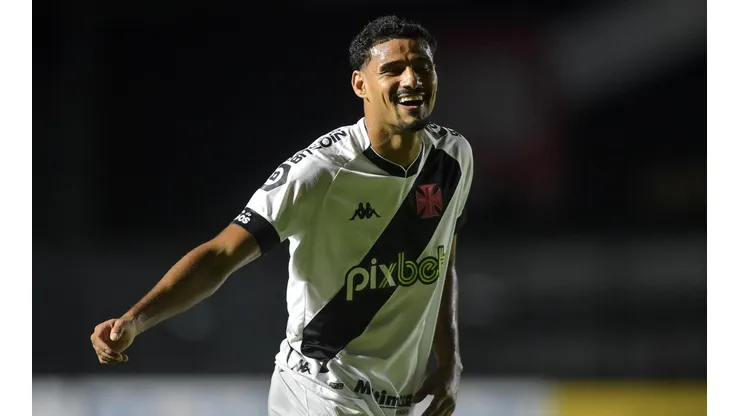 Gabriel Dias explicou sua função dentro do time do Vasco (Foto: Thiago Ribeiro/AGIF)
