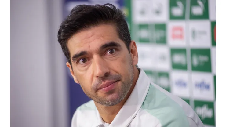 Abel Ferreira conta com poucas opções no elenco neste momento da temporada (Foto: Marcos Zanutto/AGIF)