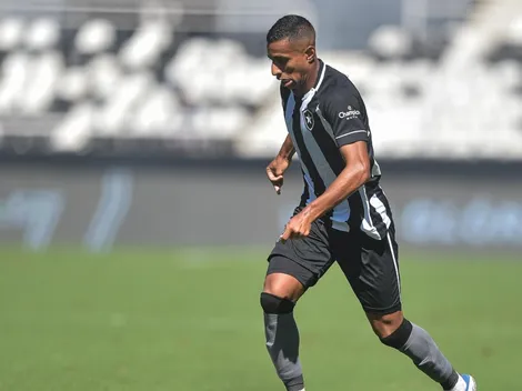 Atacante do Botafogo celebra boa fase da equipe e fala sobre evolução