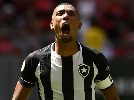 Cria da base e destaque do Botafogo, zagueiro acerta renovação de contrato