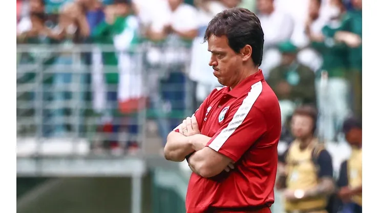 Diniz terá que encontrar solução após ter seu camisa 10 confirmado como desfalque (Foto: Marcello Zambrana/AGIF)