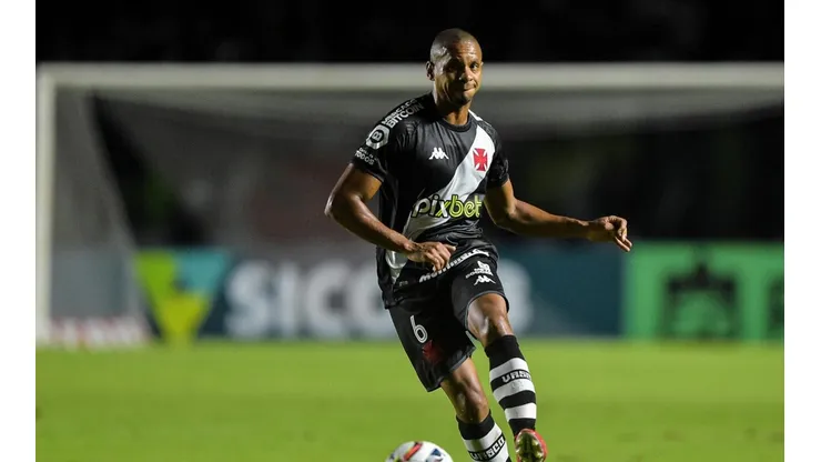 Edimar comemora boa atuação contra o CSA (Foto: Thiago Ribeiro/AGIF)