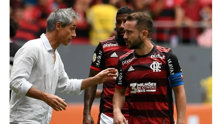 Paulo Sousa reclama de excesso ofensivo sem converter em gol (Foto: Mateus Bonomi/AGIF)