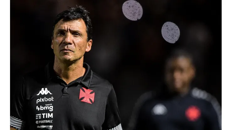 Zé Ricardo comemora vitória contra o CSA após momento conturbado (Foto: Thiago Ribeiro/AGIF)