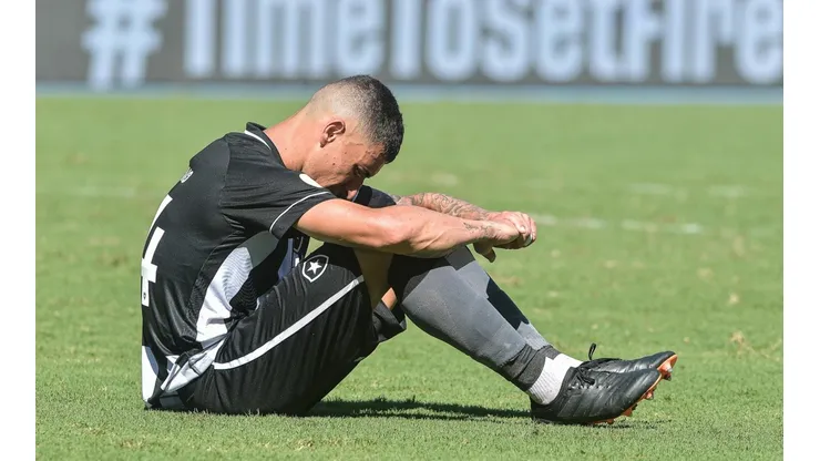 Sampaio teve lesão confirmada após duelo contra o Juventude (Foto: Thiago Ribeiro/AGIF)