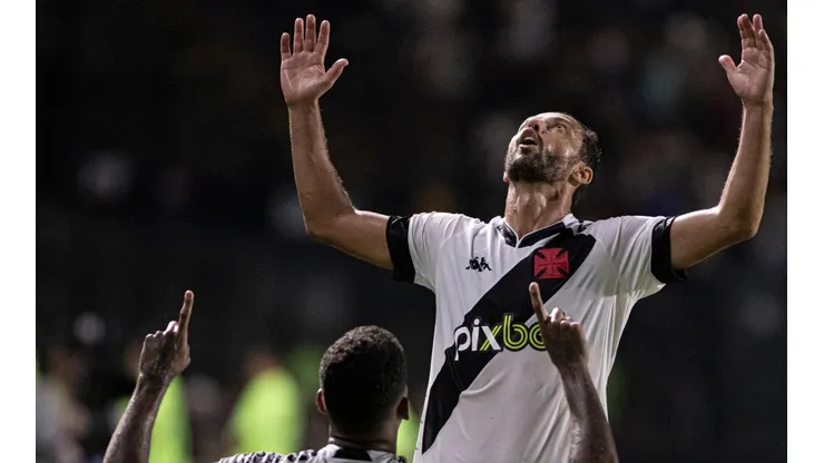 Nenê mostra capacidade de decisão mesmo aos 40 anos (Foto: Jorge Rodrigues/AGIF)