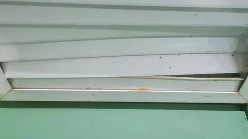 Porta da comissão no estádio Serrinha (Foto: Fernando Lima/Goiás)