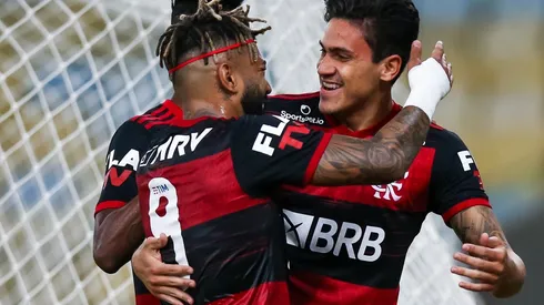 Pedro e Gabigol comemoram gol pelo Flamengo