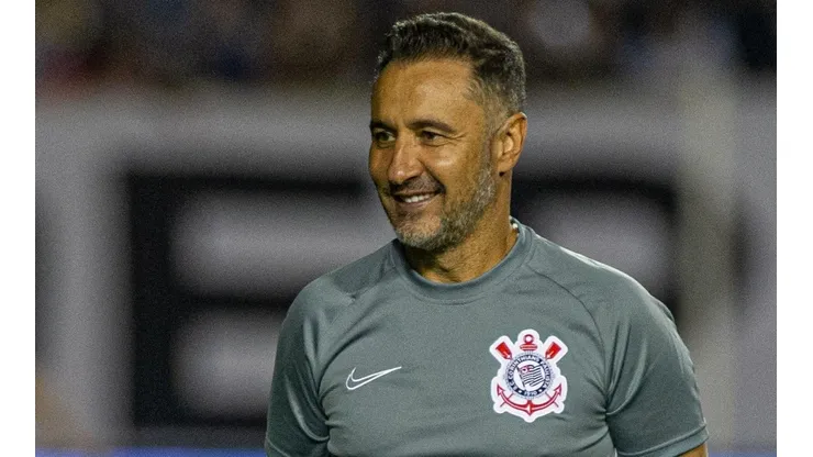 Vítor Pereira, treinador do Corinthians (Foto: Marcos Zanutto/AGIF)