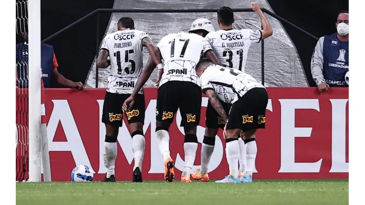 Jogadores do Corinthians comemoram gol (Foto: Ettore Chiereguini/AGIF)