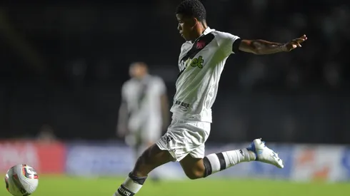 Andrey Santos revela que está próximo de acerta renovação com o Vasco (Foto: Thiago Ribeiro/AGIF)