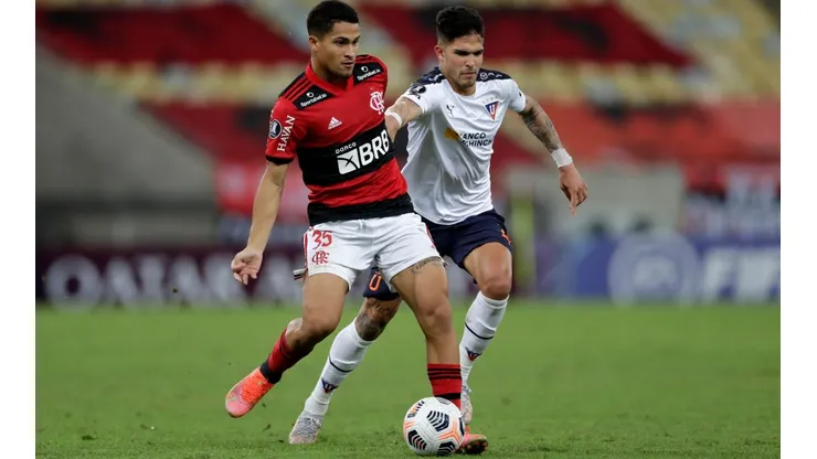 Flamengo v Liga Deportiva Universitaria - Copa CONMEBOL Libertadores 2021