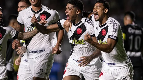 Raniel chegou a nove gols com a camisa do Vasco (Foto: Jorge Rodrigues/AGIF)