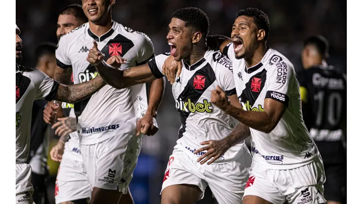 Raniel chegou a nove gols com a camisa do Vasco (Foto: Jorge Rodrigues/AGIF)