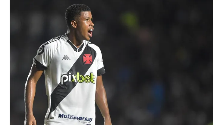 Andrey Santos fez sua estreia como titular no profissional do Vasco (Foto: Thiago Ribeiro/AGIF)