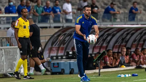Paulo Pezzolano falou sobre força do grupo do Cruzeiro (Foto: Alessandra Torres/AGIF)