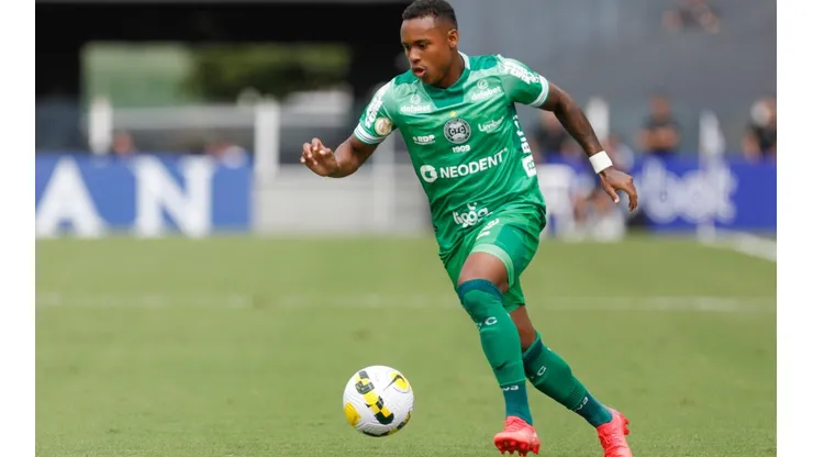 Santos v Coritiba - Brasileirao 2022