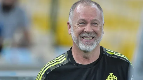 Mano Menezes elogiou postura da equipe em sua estreia com vitória (Foto: Thiago Ribeiro/AGIF)