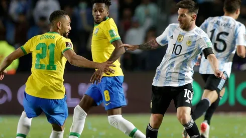 Brasil e Argentina, em campo pelas Eliminatórias Sul-Americanas (Foto: Getty Images)