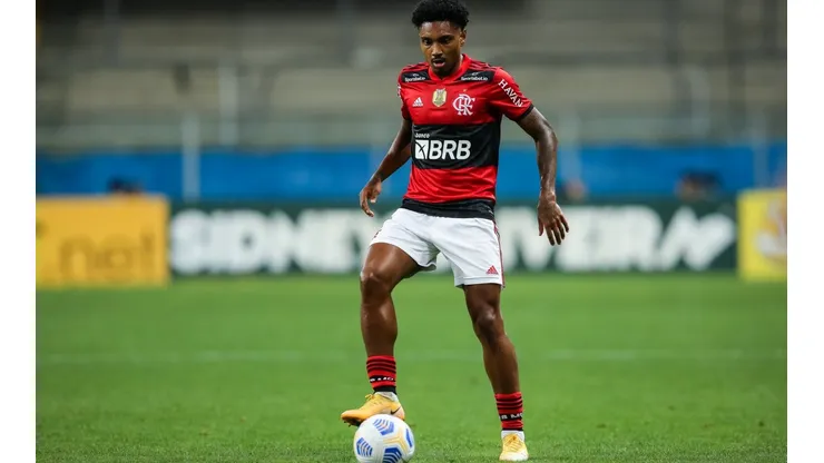 Vitinho deve renovar contrato com o Flamengo