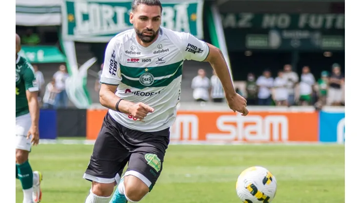 Léo Gamalho é um dos maiores artilheiros da história da Copa do Brasil