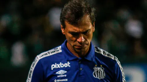 Bustos e Dracena criticaram árbitro por não marcar pênalti em Madson (Foto: Gabriel Machado/AGIF)