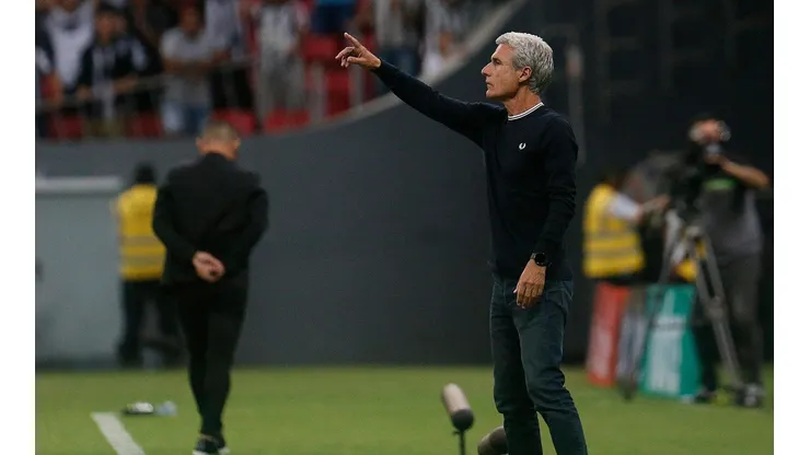 Luís Castro elogiou atuação do Botafogo contra o Ceilândia (Foto: Vitor Silva/Botafogo)